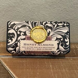 Michel Design Works Large 8.7 oz Artisanal Bar Bath Soap Honey Almond - NEW